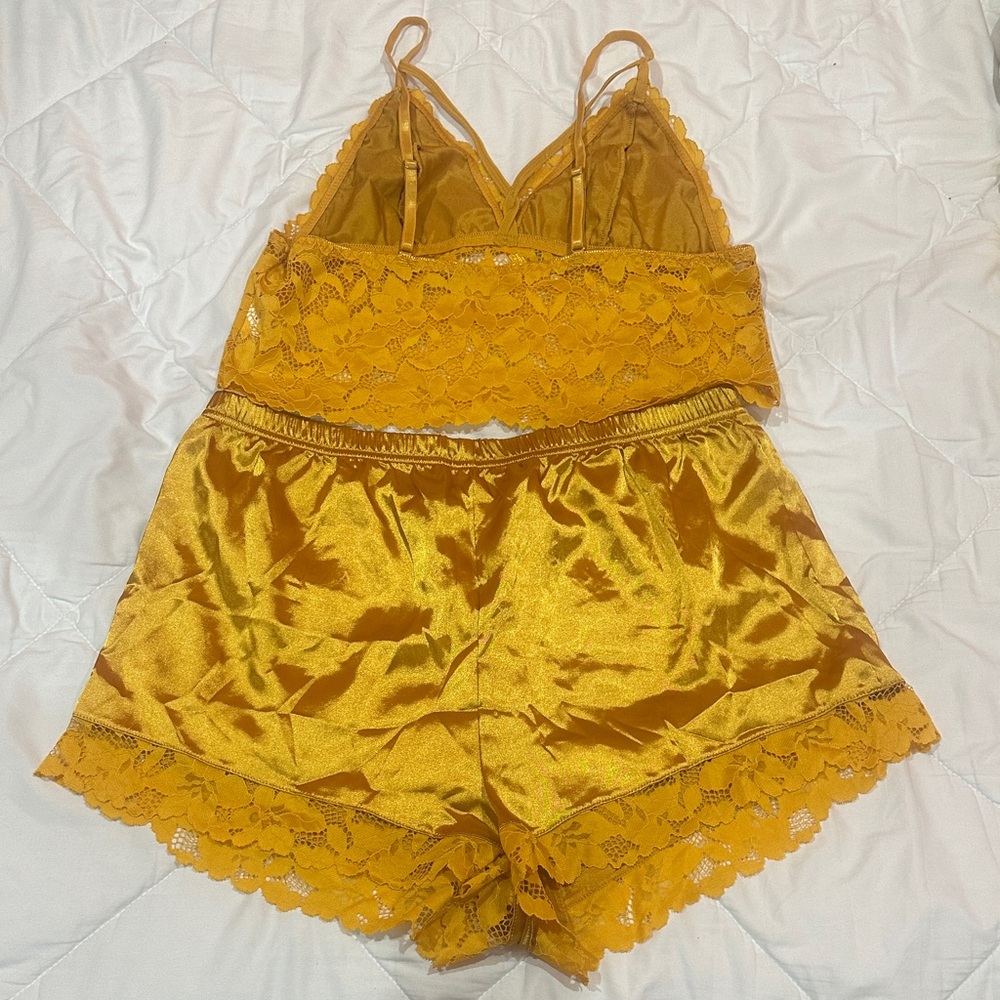NEW Lace Trim Satin Sleepwear Set in Mustard size XL - Picture 5 of 6